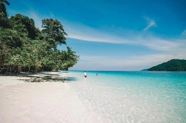 Isla de Nyaung Wee - descanso en playa