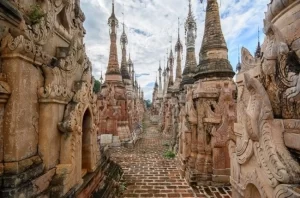 Kakku - dentro del complejo de pagoda en Birmania