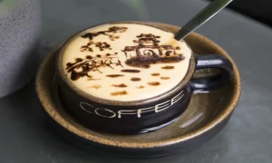 Café con huevos - bebida típica en Hanói