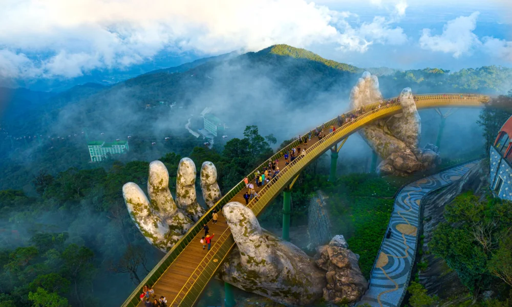 Puente de Manos Doradas - Danang