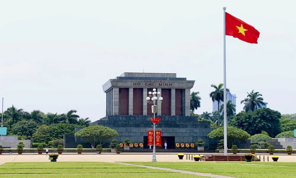 Asta de Bandera de Vietnam en el Mausoleo de Ho Chi Minh