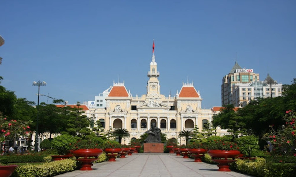Ayuntamiento en la ciudad