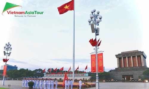 Bandera en Mausoleo de Ho Chi Minh