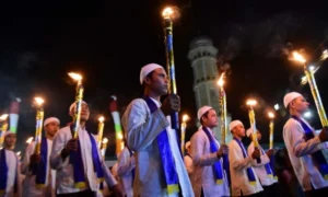 Se realizan rituales religiosos en Indonesia