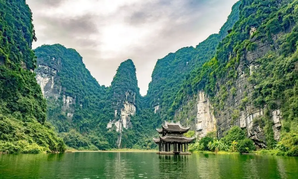 Un destino turístico famoso - Ninh Binh