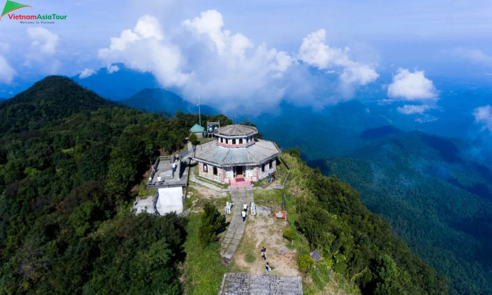 Vong Hai Dai en la cima de la montaña Bach Ma