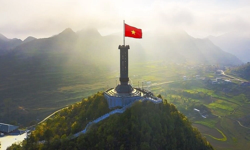 Asta de Bandera vietnamita en Lung Cu