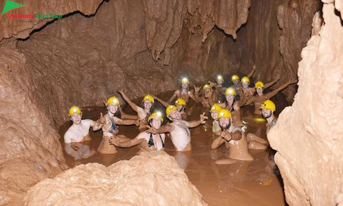 Baño de barro en la cueva Oscura