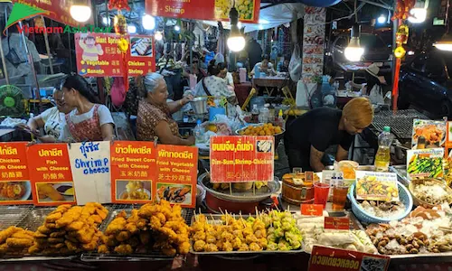 Comidas en el mercado nocturno