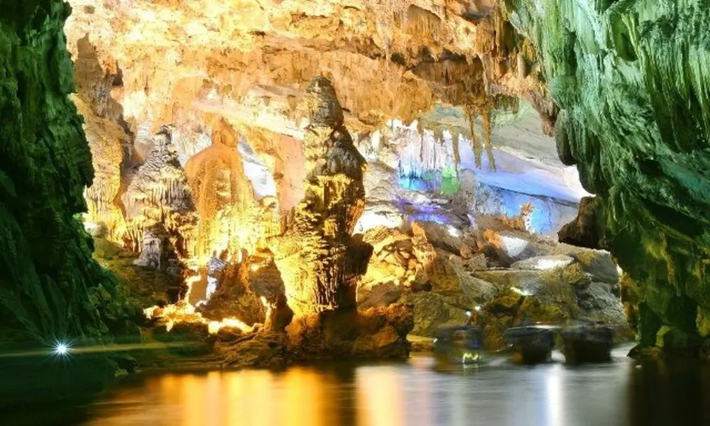 Dentro de la cueva