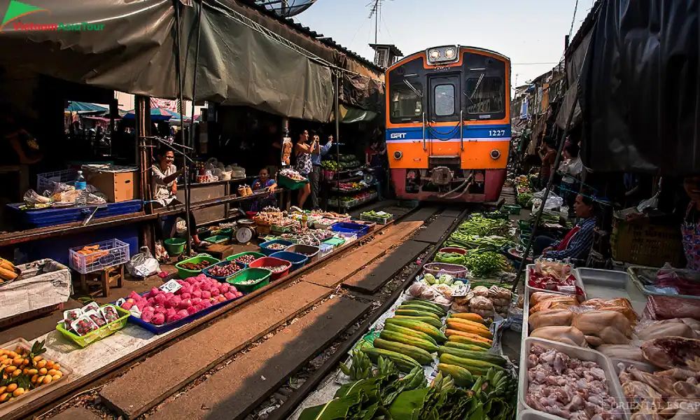 Talad Rom Hub - Mercado ferroviario de Maeklong