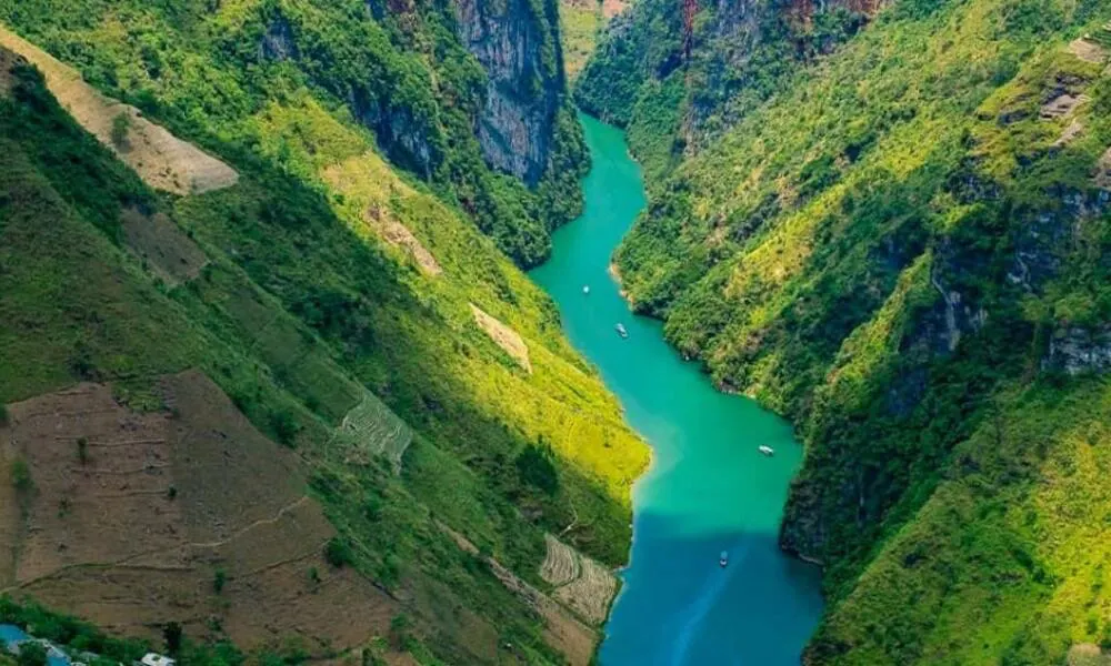 Visitar el río Nho Que en barco