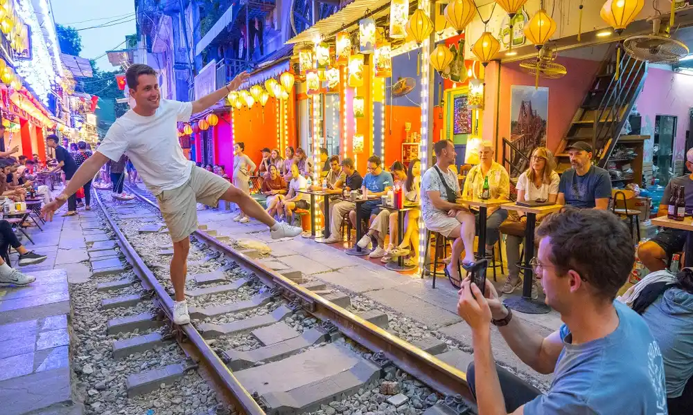 Camino alrededor de la calle del tren