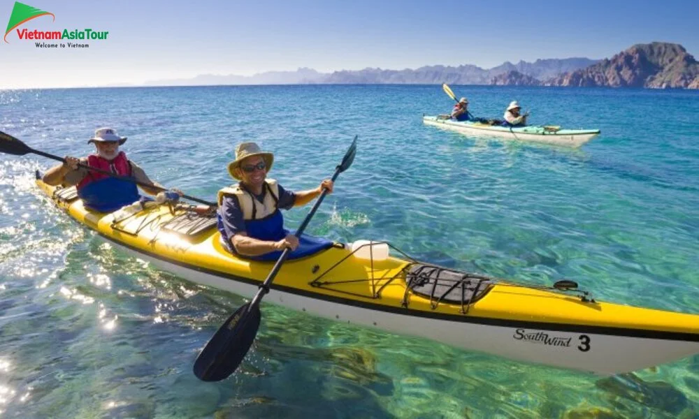 Hacer kayak en la bahía