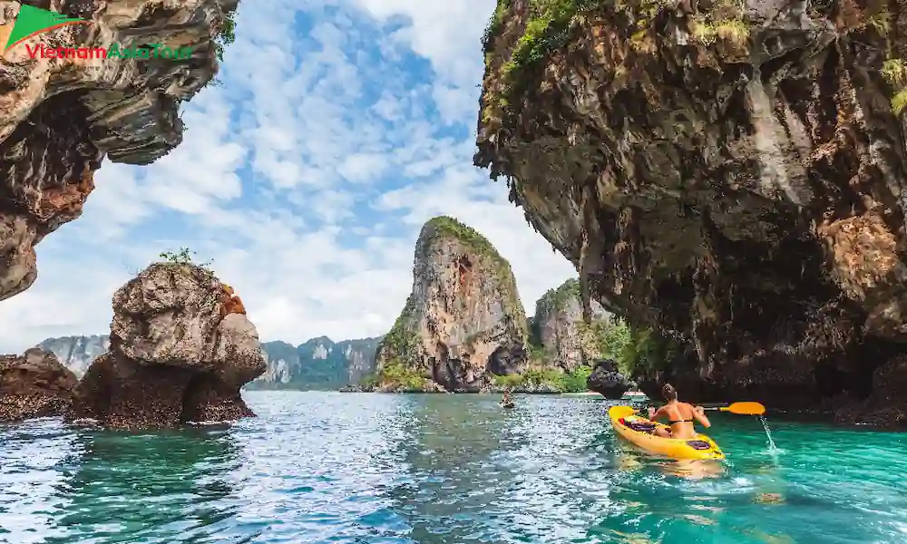 Kayak en la bahía Maya para explora las cuevas