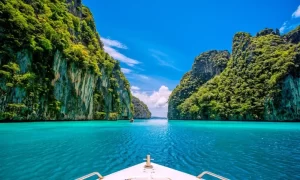 La bahía de Phang Nga en buen tiempo