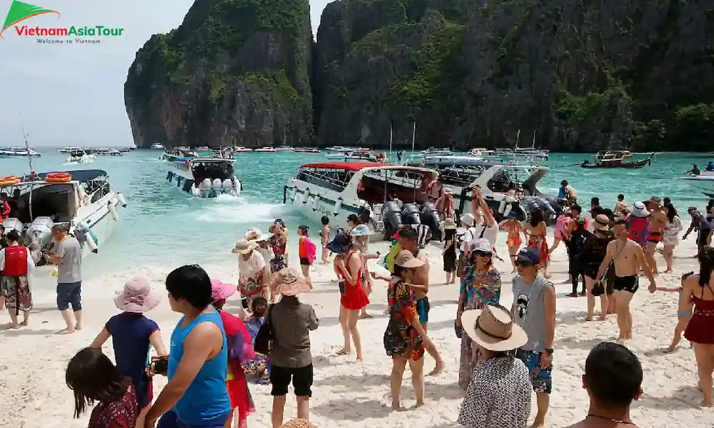 Maya Bay en la temporada alta