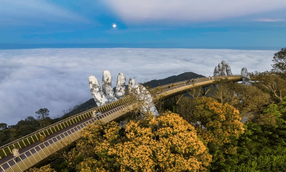Nubes en el Puente Dorado