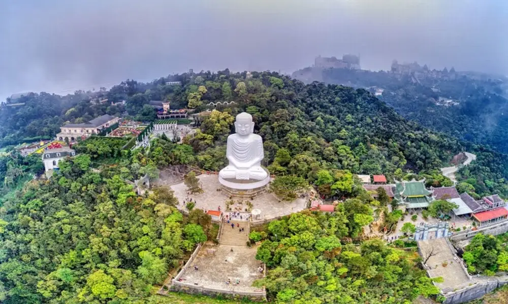 Pagoda de Linh Ung - Colinas de Ba Na