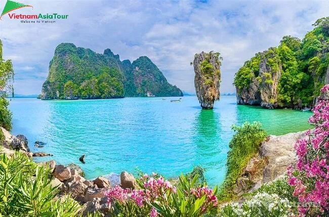 Montañas y Mar de Bahía de Phang Nga