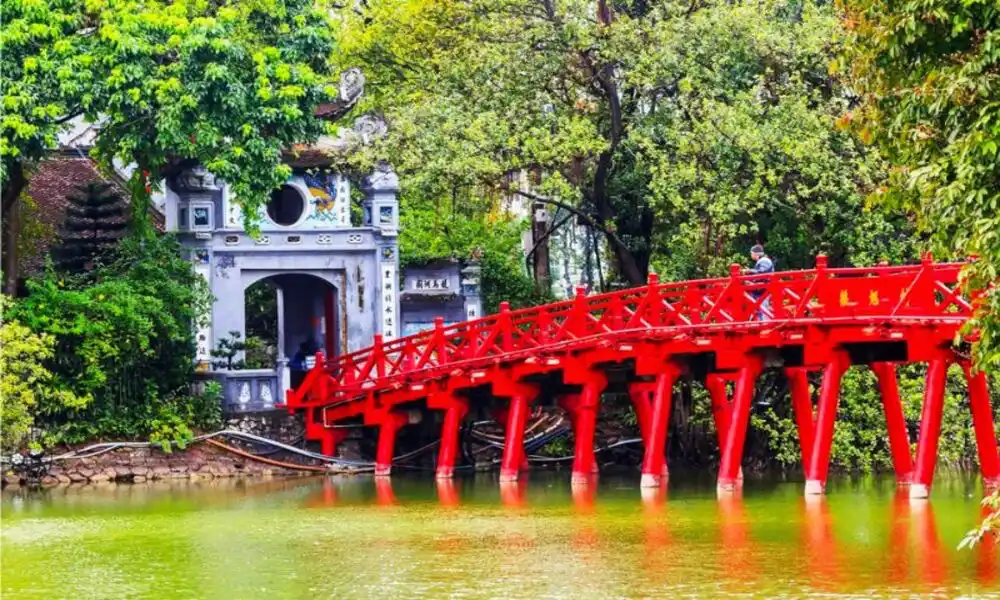 Templo roja de Ngoc Son en Hanói
