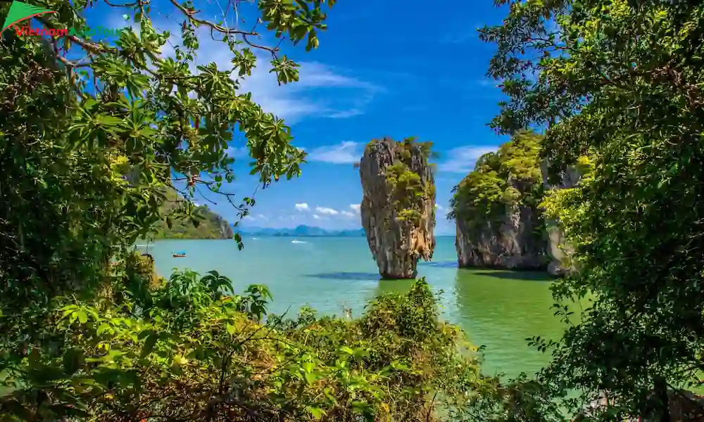 La forma única de la isla Koh Tapu