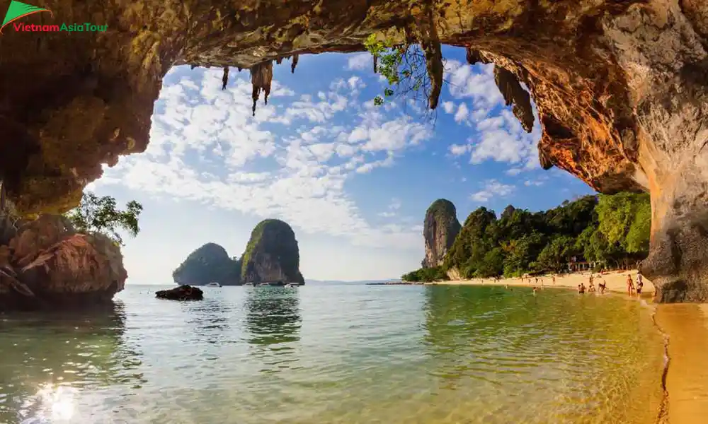 Cueva Tham Phra Nang Nok