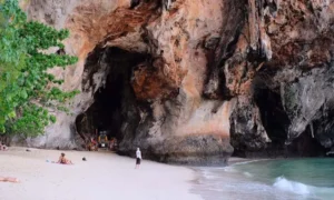 Tham Phra Nang Talu.