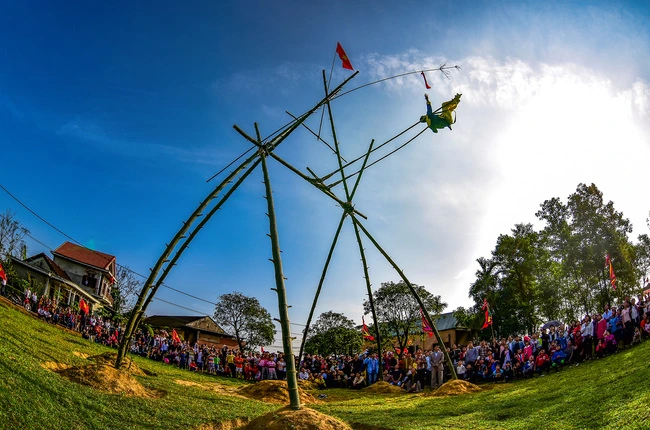 Viajar con las diversas fiestas en Vietnam