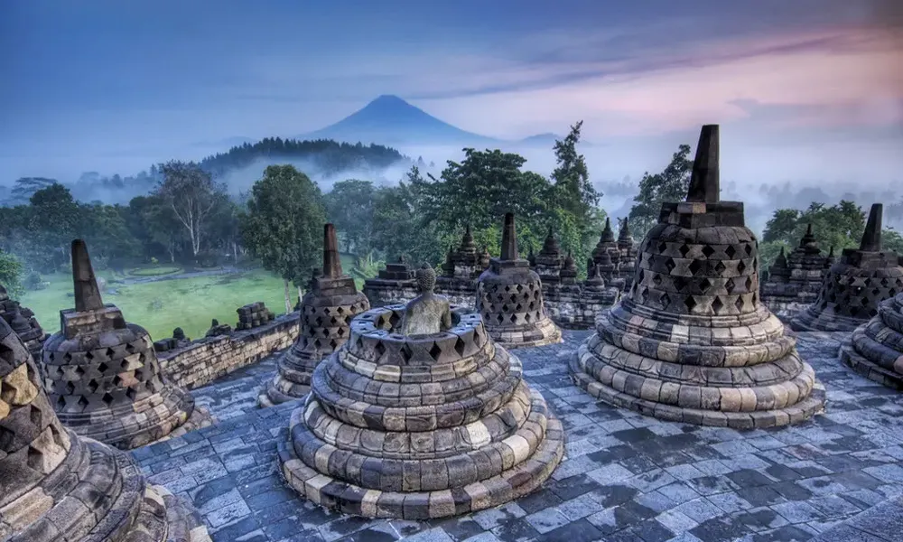 Exploración de los templos de Indonesia