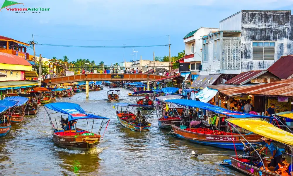 Mercado Flotante de Amphawa