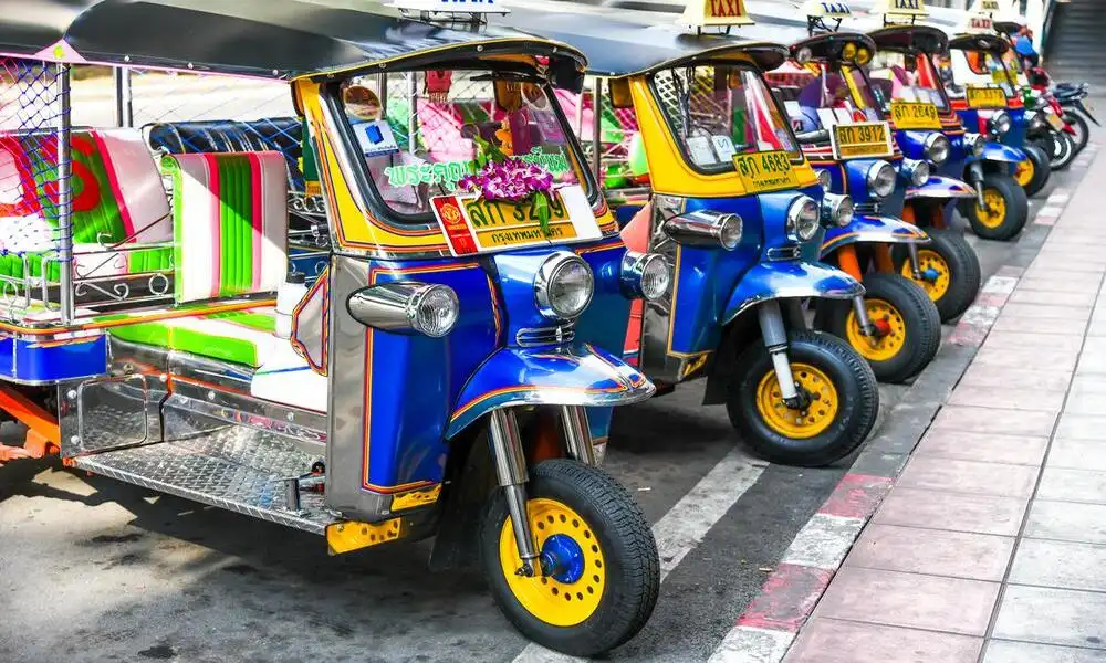Tomar tuktuk para llegar