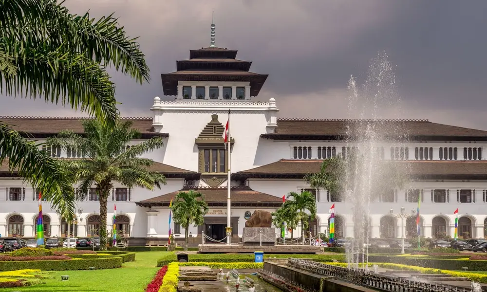 Bandung - radiante capital de Java Occidental