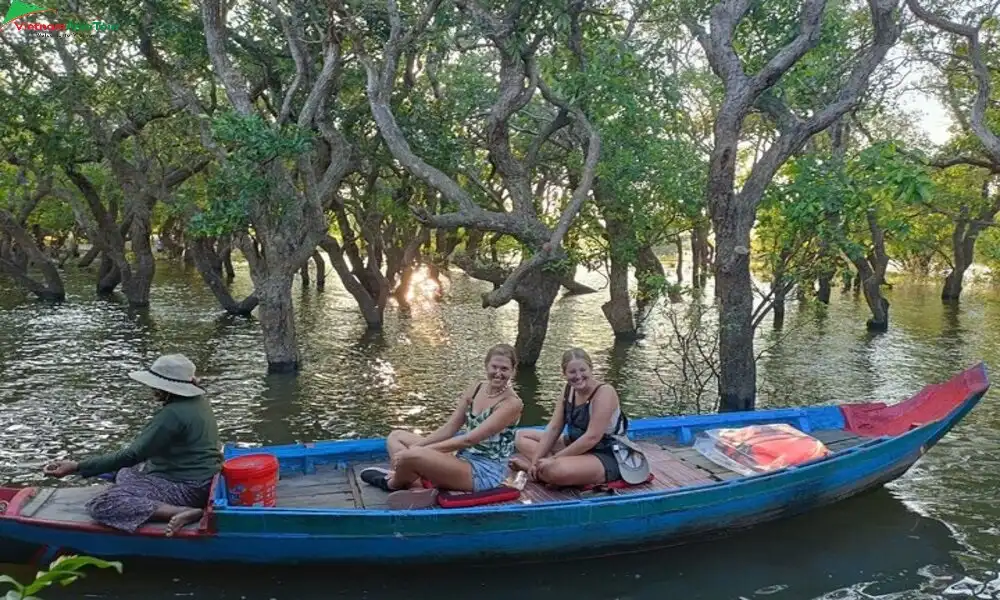 Visita el pueblo flotante