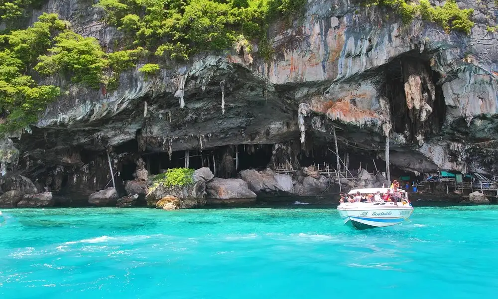 Dar un paseo en Viking Cave