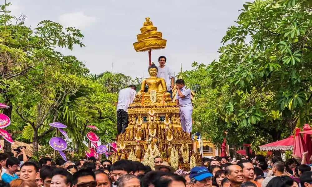 Las procesiones de estatuas de Buda