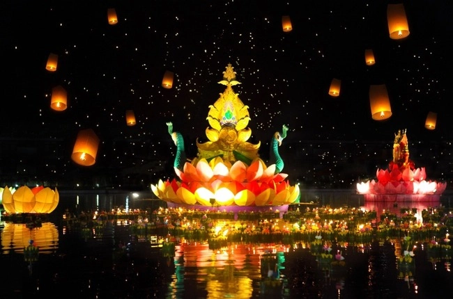 Sumérgete en la luz en Loy Krathong
