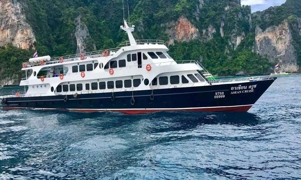 Un ferry hasta Koh Phi Phi