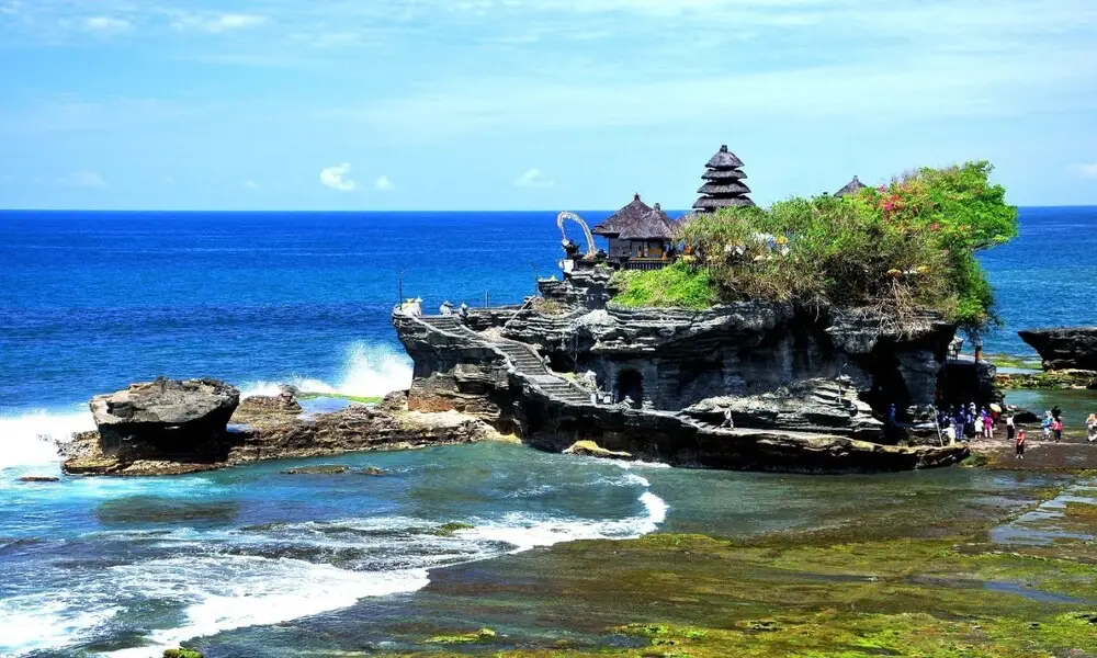 Hace buen tiempo en Tanah Lot