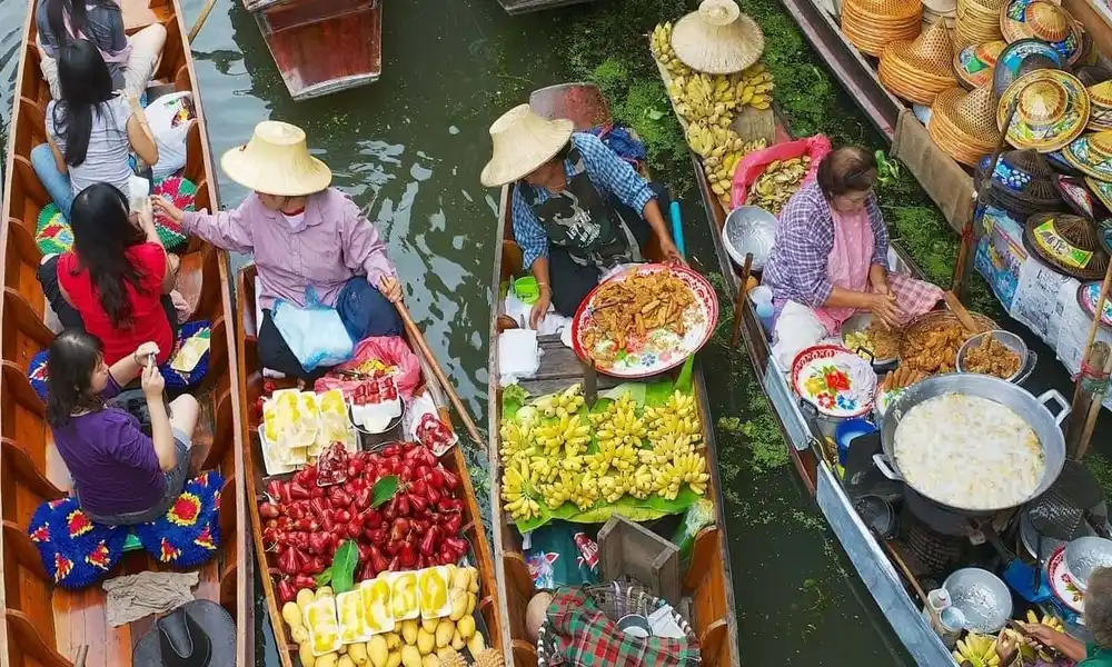 Hacer compras en mercado flotante