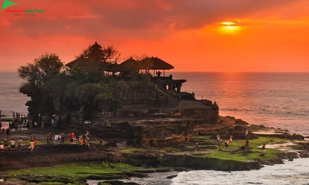 Impresionante y hermosa escena del atardecer