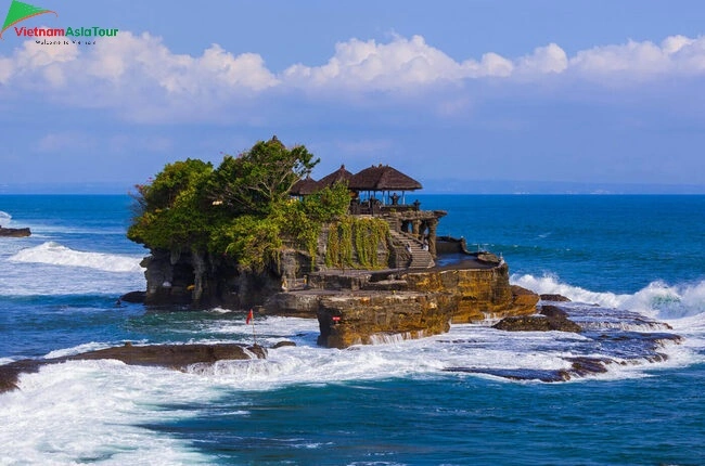 Admirar atardecer en Tanah Lot