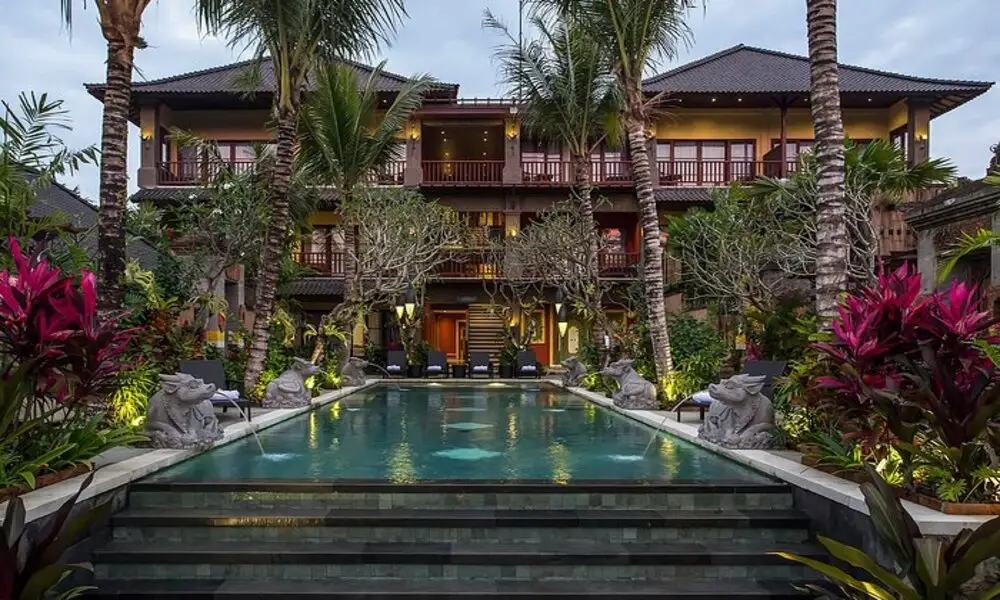 Piscina en Dwaraka The Royal Villas