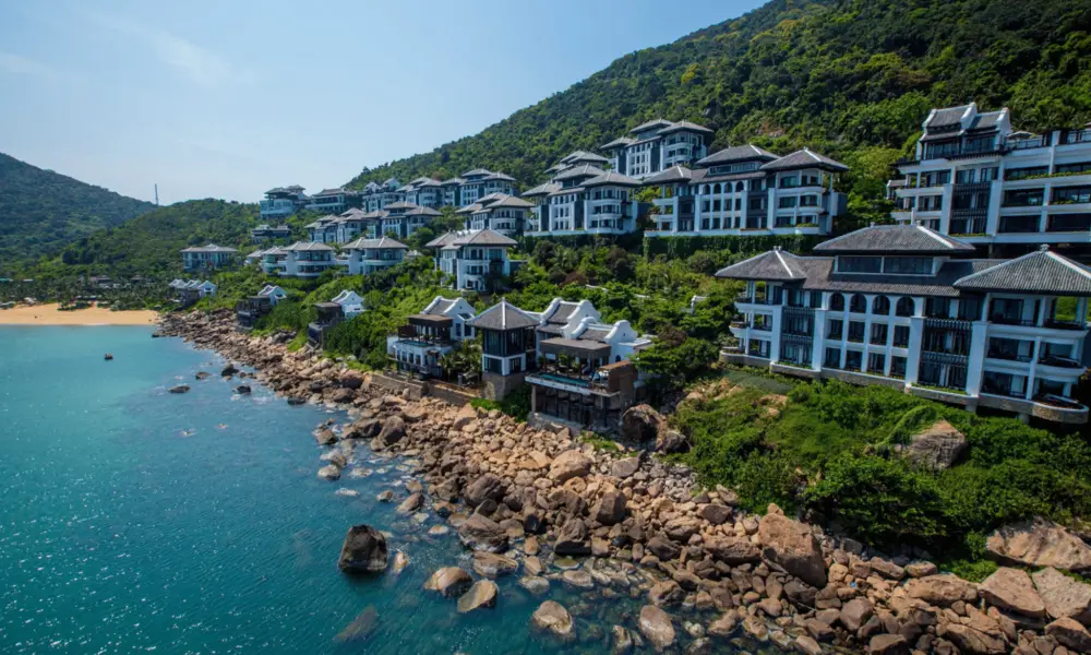 Belleza tropical de Intercontinental Danang Sun Peninsula Resort