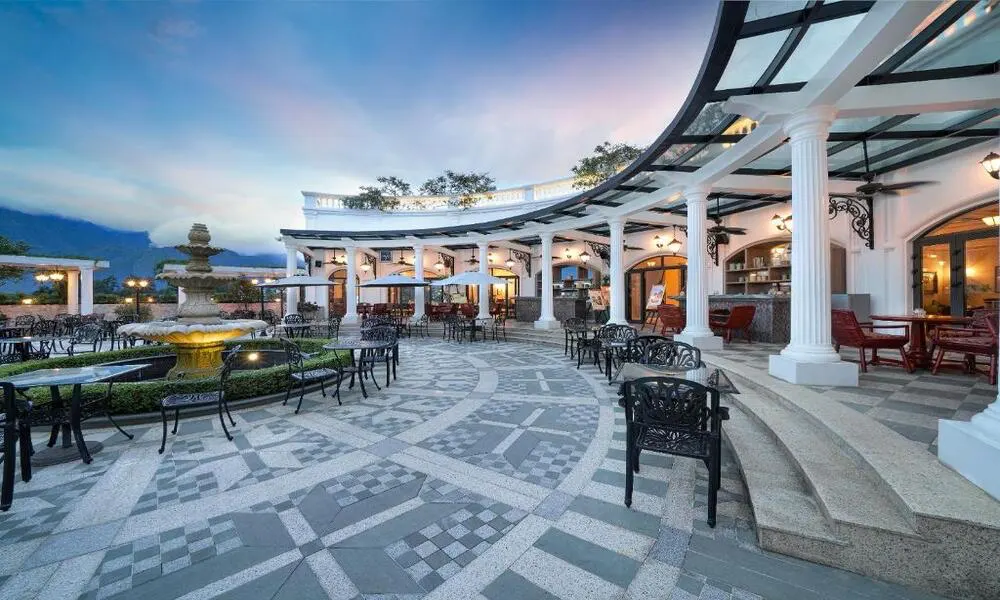 Patio de Silk Path Grand Sapa Resort & Spa