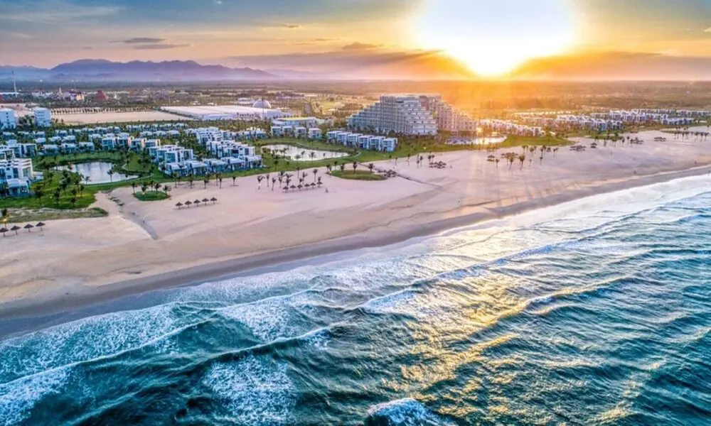 Vinpearl Resort & Golf Nam Hoi An - una vista hacia al mar