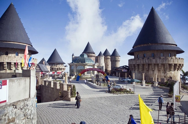 Colina ba Na - Niebla y cuentos de hadas