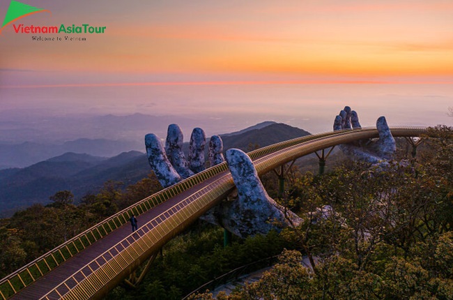 Puente de dorado en buen tiempo