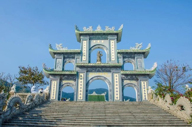 Puerta de Linh Ung