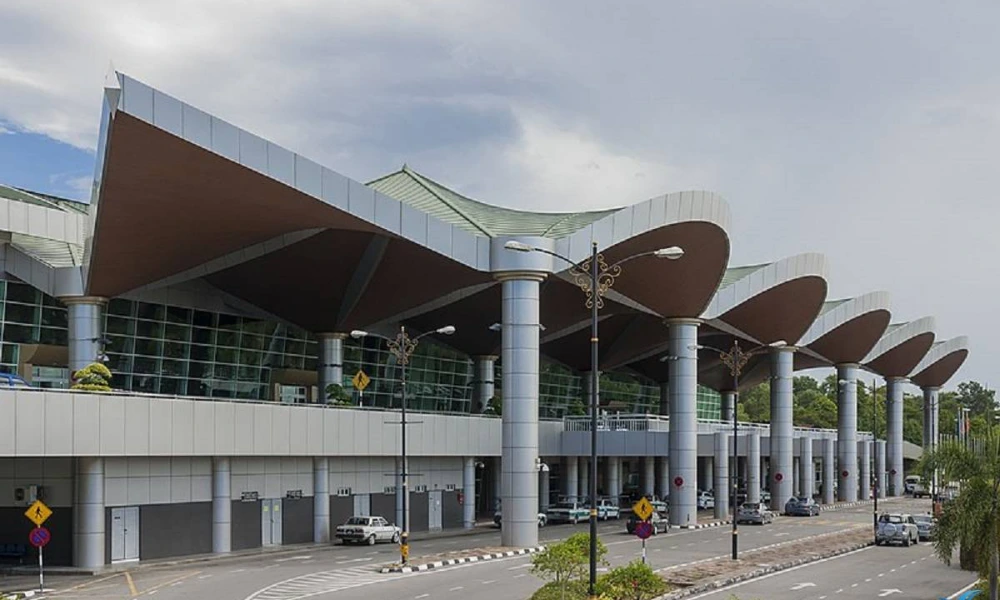 Aeropuerto Internacional Komodo